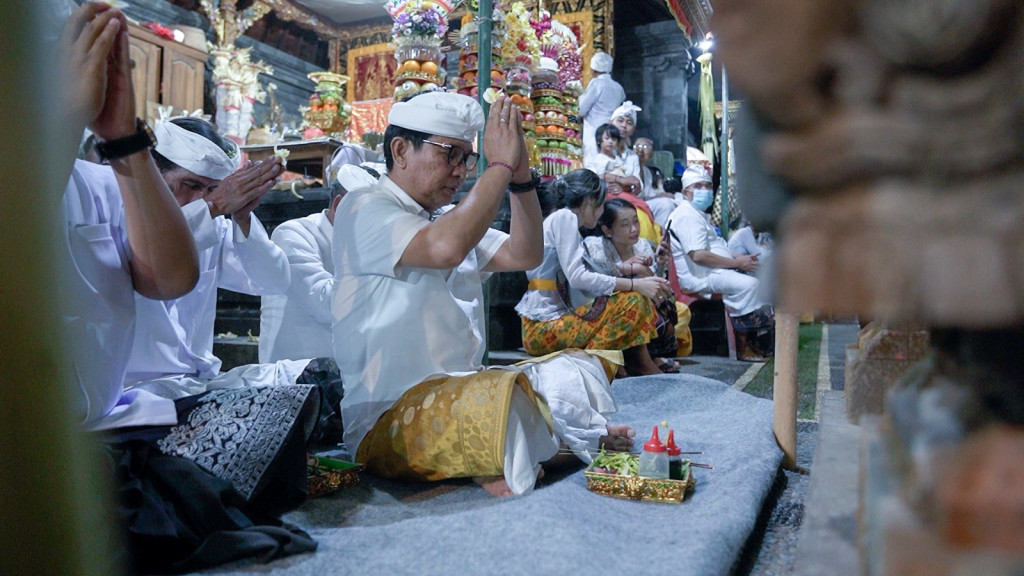 Sekda Adi Arnawa Hadiri Karya Melaspas di Pura Ageng Persimpangan Dalem Guwang Sibanggede